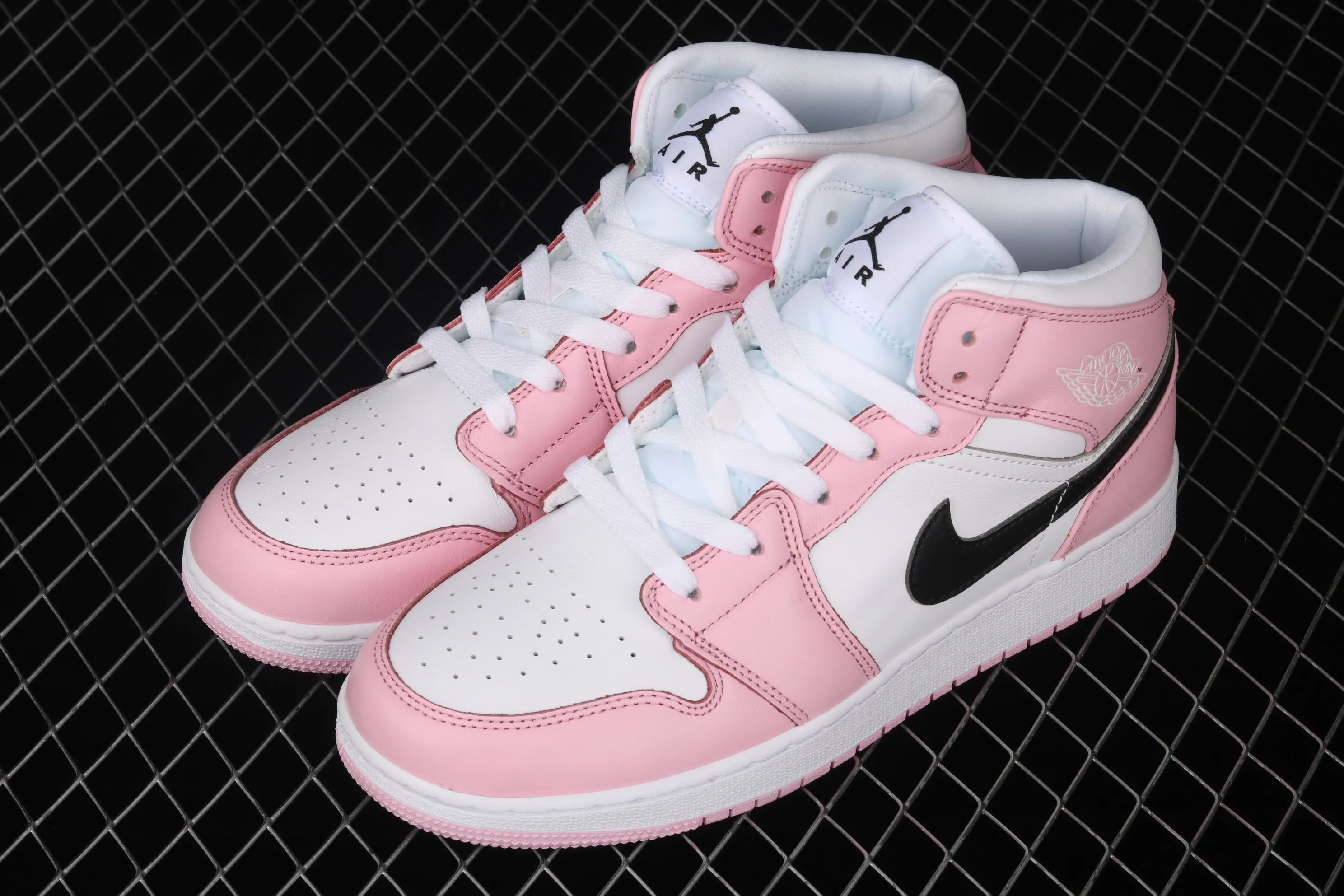 All categories Air Jordan Jordan series basketball shoes Air Jordan 1 Mid Air Jordan 1 Mid SE AJ1 Joe 1 white pink black hook Zhongbang basketball shoes BQ6472-500